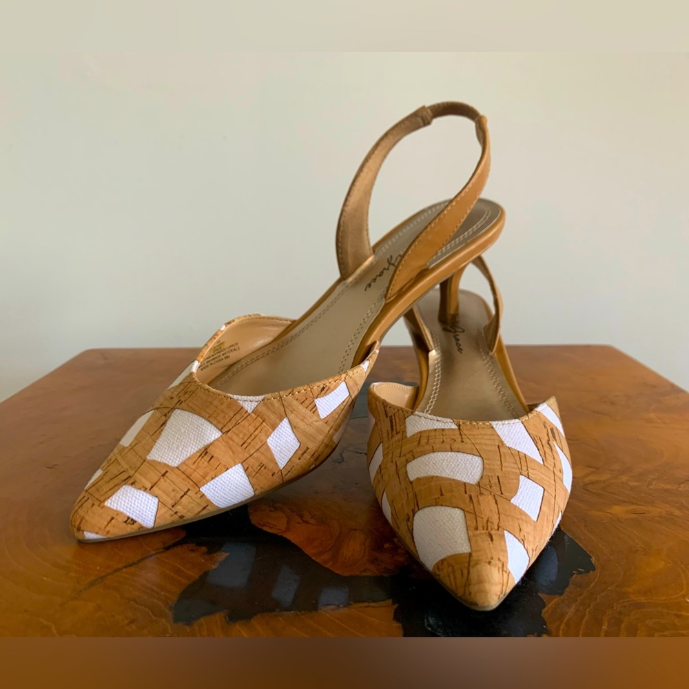 Women's size 6 Amelia Grace heels